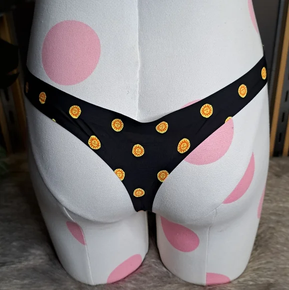 NWOT • UO Out from Under • Black Sun Stretch Seamless Pattern Thong Medium - Picture 5 of 10